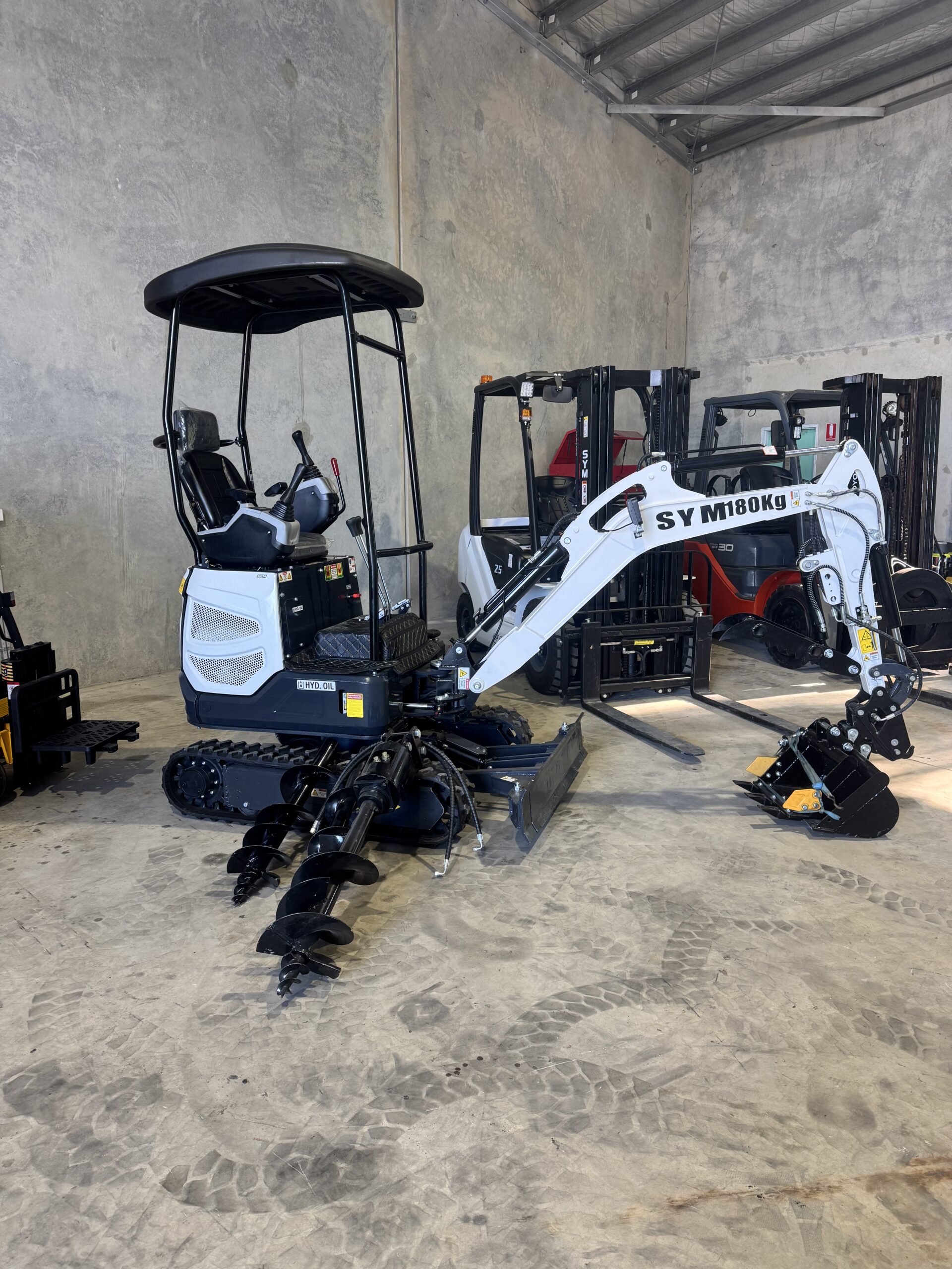 Mini Excavator 1.8 Ton Kubota D902 - Image 5