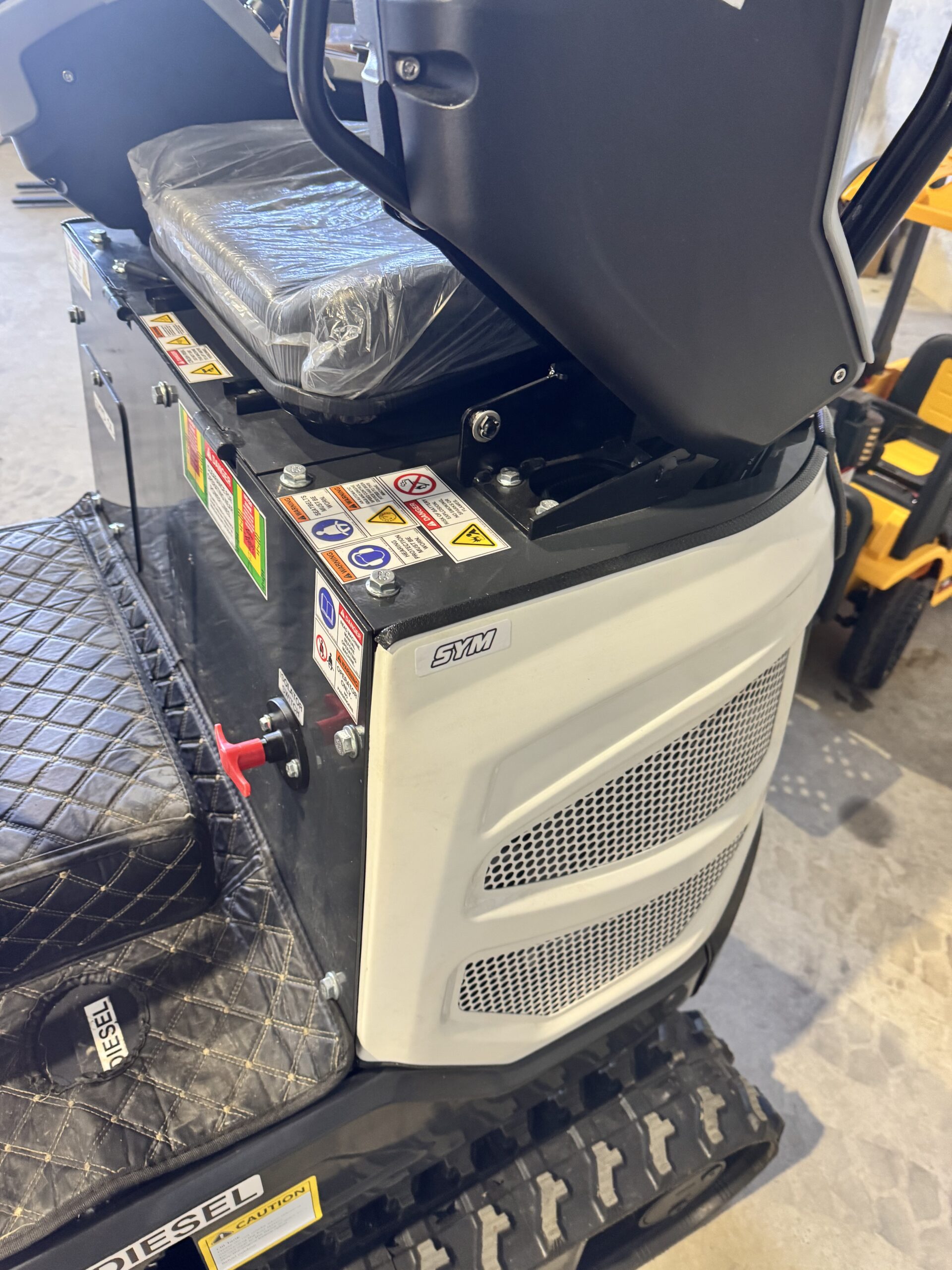 Mini Excavator 1.8 Ton Kubota D902 - Image 4