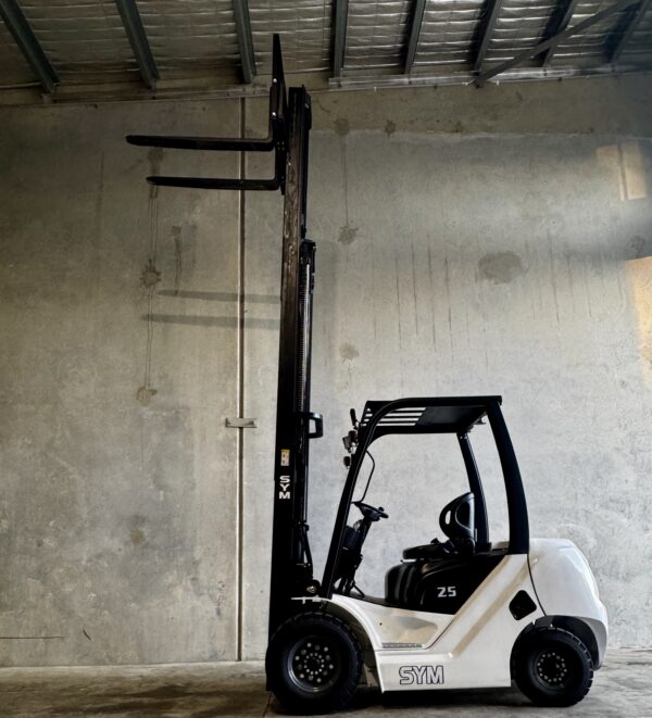 CPC25 2.5 T Forklift - Image 3