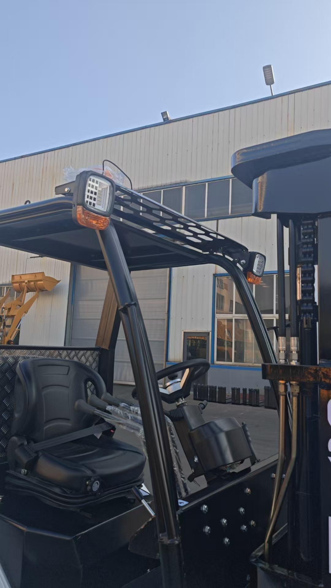 Open Cab 3.5 T 4X4 on demand - Image 4